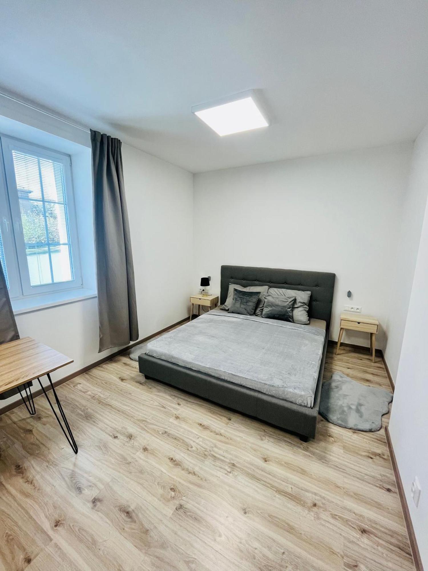 Apartment Riviera Centrum, Private Parking And Smart Check In Banská Bystrica Exteriör bild