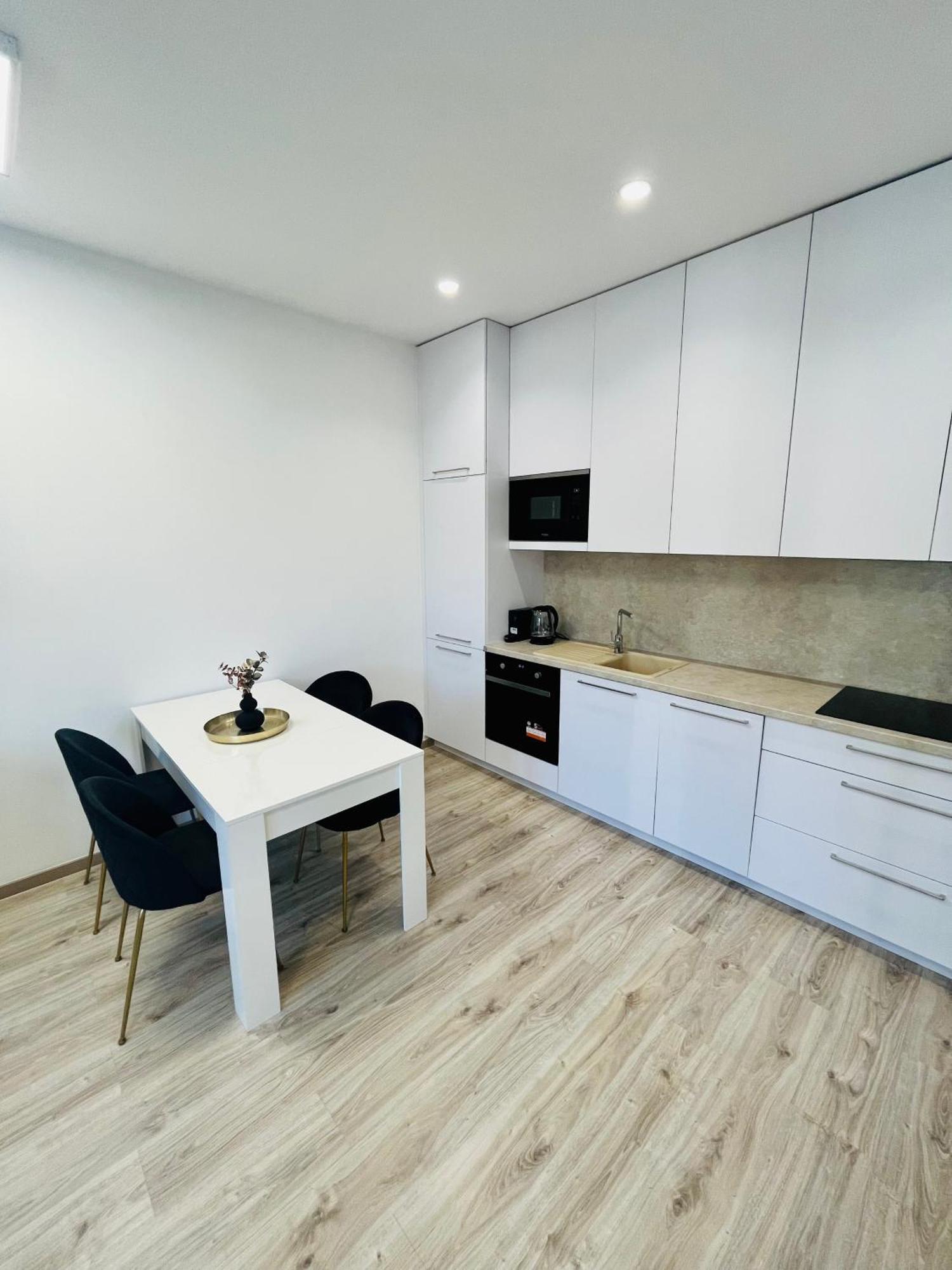 Apartment Riviera Centrum, Private Parking And Smart Check In Banská Bystrica Exteriör bild