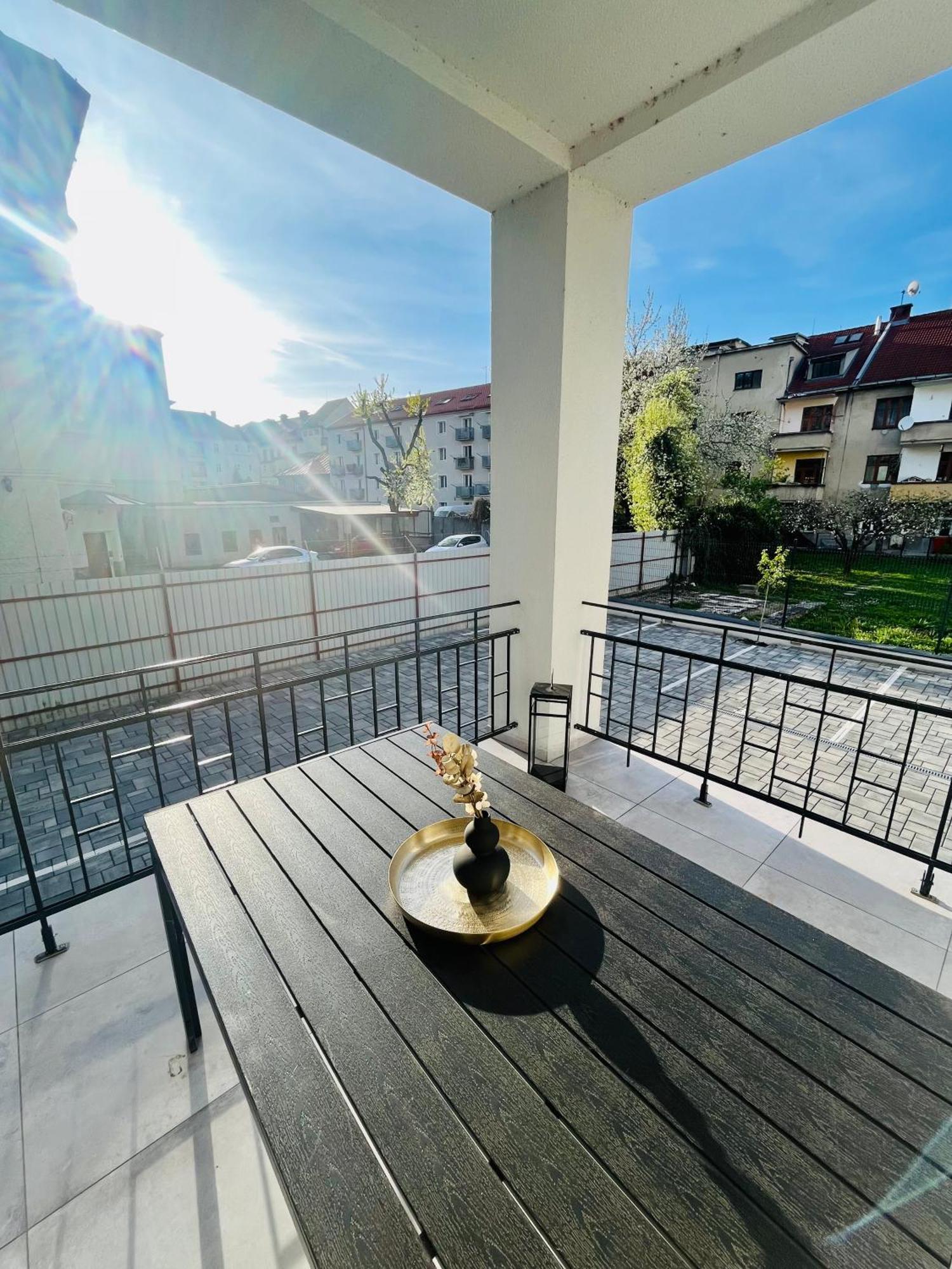 Apartment Riviera Centrum, Private Parking And Smart Check In Banská Bystrica Exteriör bild