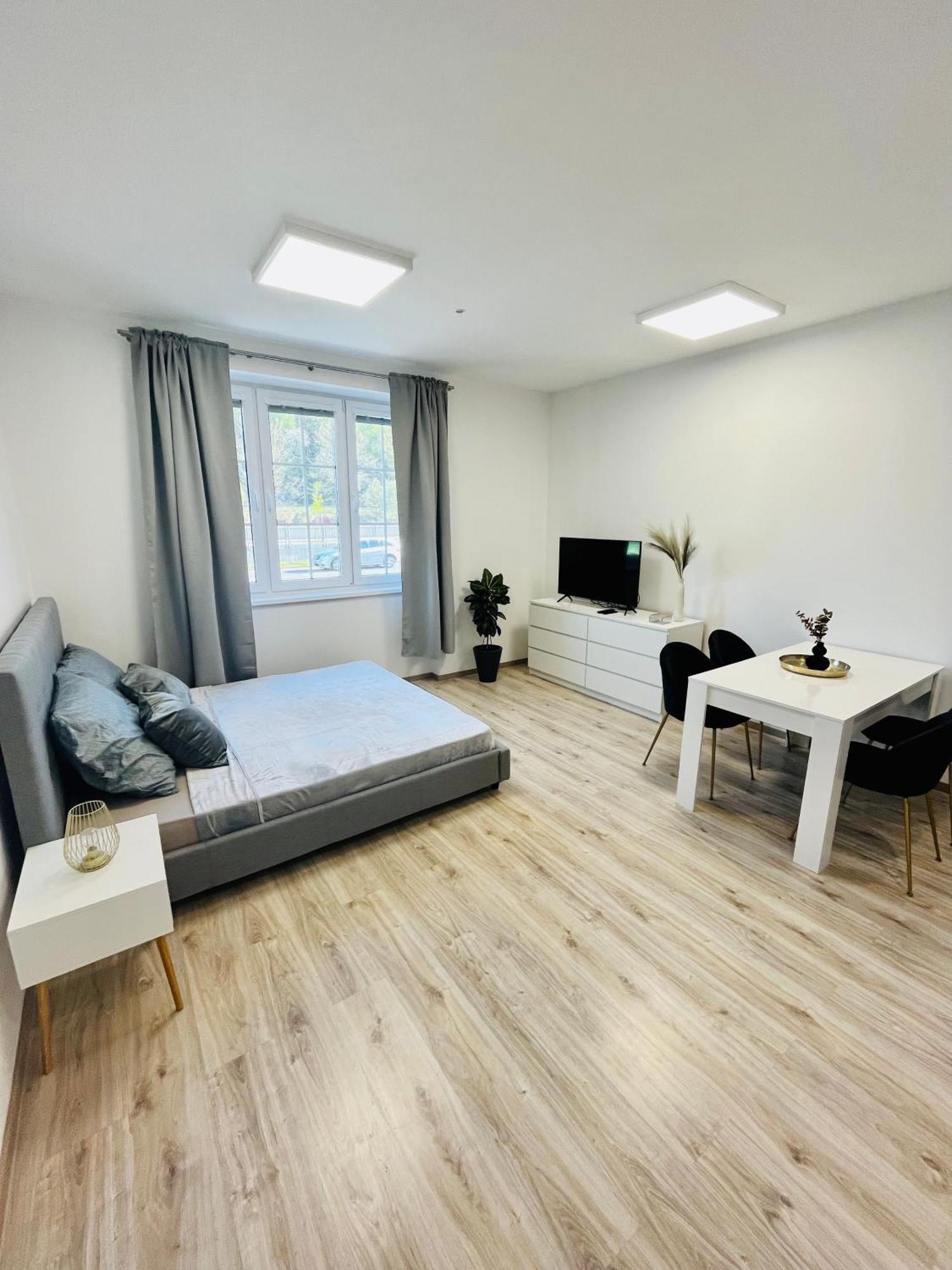 Apartment Riviera Centrum, Private Parking And Smart Check In Banská Bystrica Exteriör bild