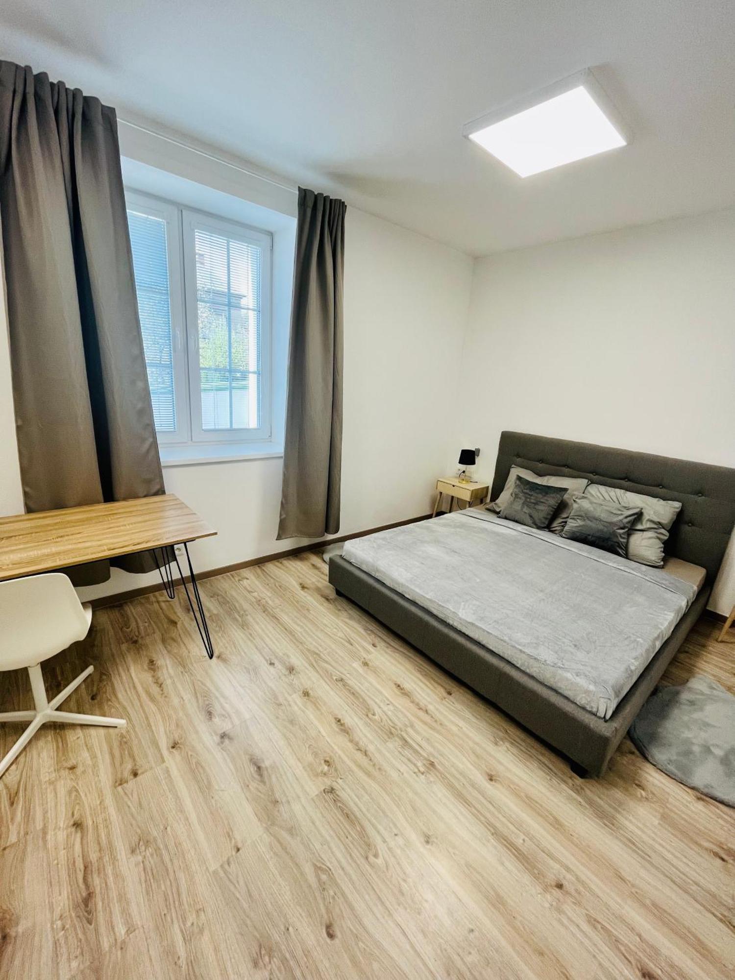 Apartment Riviera Centrum, Private Parking And Smart Check In Banská Bystrica Exteriör bild